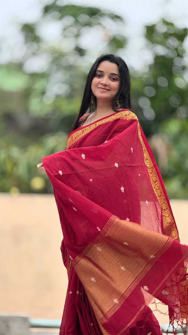 সুতোয় বোনা, টাঙ্গাইলের খাঁটি বুটি শাড়ি