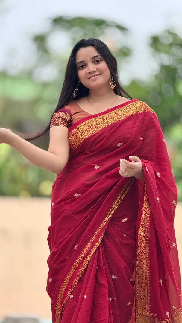 সুতোয় বোনা, টাঙ্গাইলের খাঁটি বুটি শাড়ি